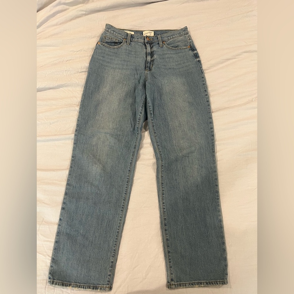 Universal Thread Vintage Straight Jeans. Size 8
